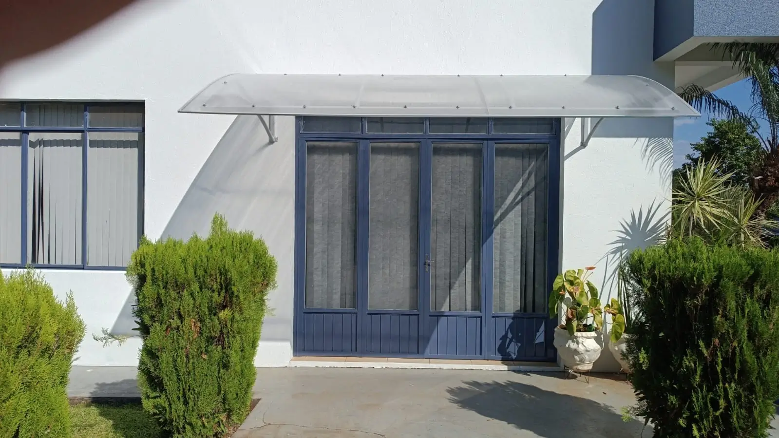 Toldo em policarbonato — Carbraz