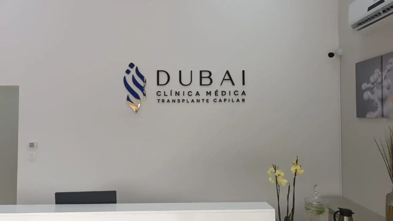 Letreiro em PVC e acrílico — Dubai