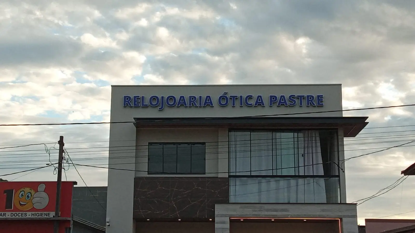 Letra caixa — Relojoaria e Ótica Pastre