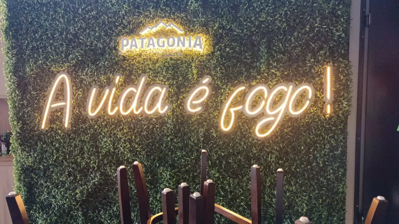 Letreiro neon LED — Tesser